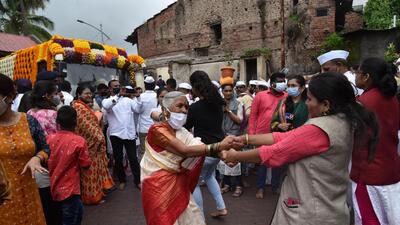 Pune, India - July 19, 2021: Sant Tukaram Maharaj Paduka march from Deulwada, Dehu to Pandharpur by bus for Aashadi Wari Palkhi ceremony with forty Warkaris on board, in Pune, India, on Monday, July 19, 2021. (HT PHOTO) (Hindustan Times) Pune, India - July 19, 2021: Sant Tukaram Maharaj Paduka march from Deulwada, Dehu to Pandharpur by bus for Aashadi Wari Palkhi ceremony with forty Warkaris on board, in Pune, India, on Monday, July 19, 2021. (HT PHOTO) (Hindustan Times)