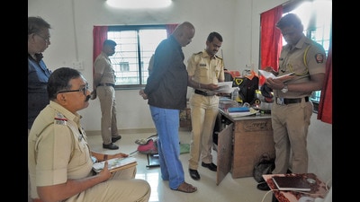Miraj rural police inspect house from where the bodies were recovered. (UDAY DEOLEKAR/HT PHOTO)