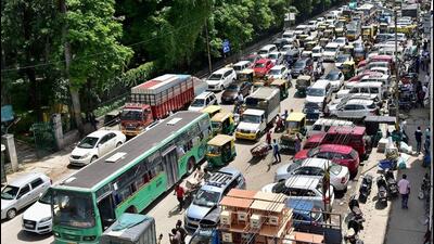 People who belong to Bengaluru’s affluent and middle class consider traffic as their biggest problem while the poor have prioritised availability of clean water, according to a survey. (PTI)