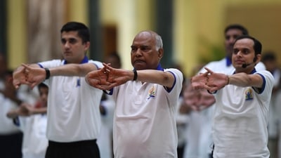 President Ram Nath Kovind also performed Yoga on the occasion of on International Yoga Day. (@rashtrapatibhvn) President Ram Nath Kovind also performed Yoga on the occasion of on International Yoga Day. (@rashtrapatibhvn)
