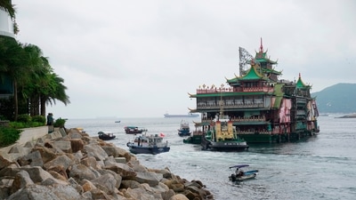 Hong Kong’s floating jumbo restaurant (AP)