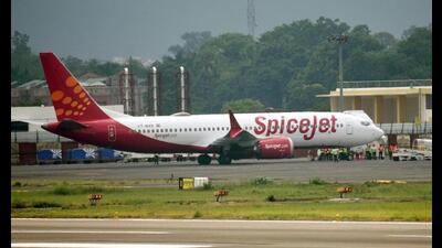 The SpiceJet flight at Patna airport. (HT Photo) The SpiceJet flight at Patna airport. (HT Photo)