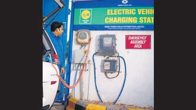 Maharashtra State Electricity Distribution Company Limited (MSEDCL) has proposed setting up as many as 2,375 electric vehicle (EV) charging stations across the state by 2025. (HT FILE PHOTO)