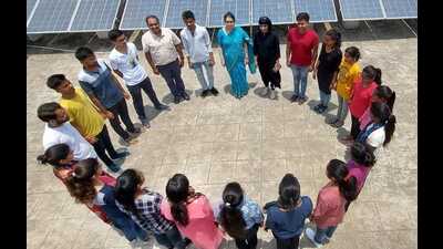 Lucknow University students experiencing Zero Shadow Day on the campus. (HT Photo)