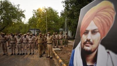 New Delhi, India - May 31, 2022: Police personnel deployed during a candle march by Indian Youth Congress (IYC) as a mark of tribute to Congress leader Siddhu Moosewala, at Jantar Mantar, in New Delhi, India, on Tuesday, May 31, 2022. (Photo by Sanchit Khanna/ Hindustan Times) New Delhi, India - May 31, 2022: Police personnel deployed during a candle march by Indian Youth Congress (IYC) as a mark of tribute to Congress leader Siddhu Moosewala, at Jantar Mantar, in New Delhi, India, on Tuesday, May 31, 2022. (Photo by Sanchit Khanna/ Hindustan Times)
