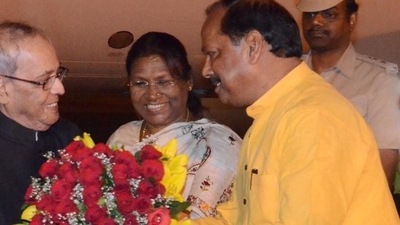 NDA's presidential nominee Droupadi Murmi (centre) with former President Pranab Mukherjee and ex-Jharkhand CM Raghubar Das. (File Photo/HT) NDA's presidential nominee Droupadi Murmi (centre) with former President Pranab Mukherjee and ex-Jharkhand CM Raghubar Das. (File Photo/HT)