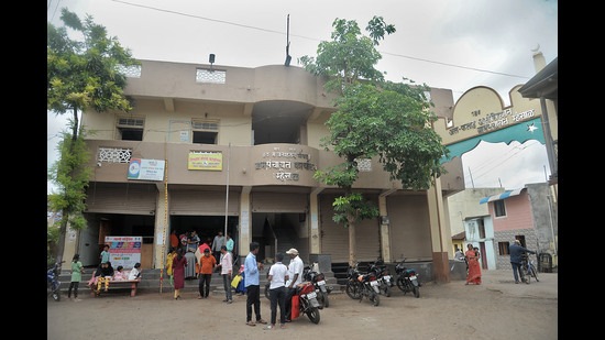 A day after nine members of a family were found dead at Mhaisal in Sangli district of Maharashtra, the police on Tuesday arrested 15 people in connection with the abetment to suicide case registered in the matter. (UDAY DEOLEKAR/HT PHOTO)