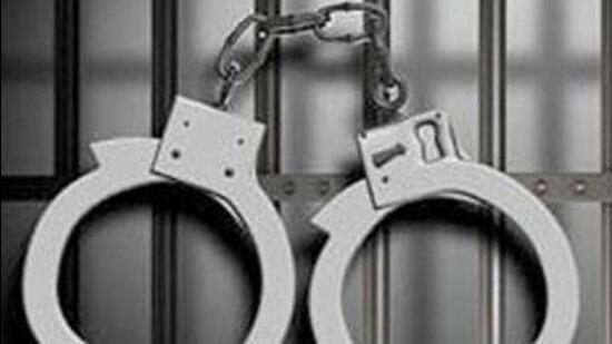 Five held with 3 country made pistols, ₹2 lakh cash in Tarn Taran