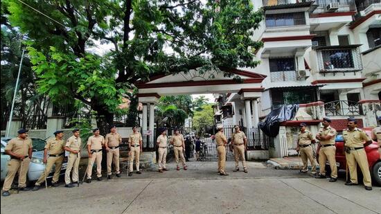 Thane, India - June 21, 2022: Police security beefed up outside the residence of Shiv Sena leader and cabinet minister Eknath Shinde after news reports alleged him to have joined BJP, in Thane, Mumbai, India, on Tuesday, June 21, 2022. (Praful Gangurde/HT Photo) (HT PHOTO)