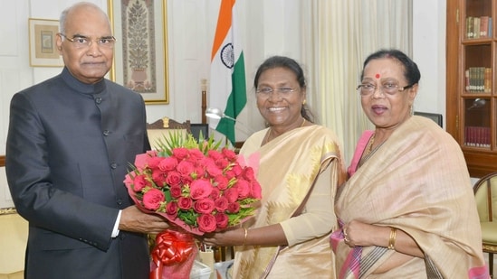 File photo of Droupadi Murmu with President Ram Nath Kovind and his wife.&nbsp;((@rashtrapatibhvn))