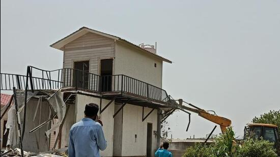 A farmhouse built on Yamuna floodplains being razed. (Sourced) A farmhouse built on Yamuna floodplains being razed. (Sourced)