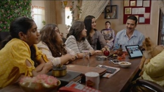 Akshay Kumar with his four sisters in a still from Raksha Bandhan trailer.