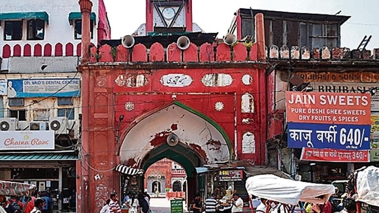 Portions of the Fatehpuri Masjid have fallen from disrepair, while some others have started to crack.(Amal KS/ HT Photo)