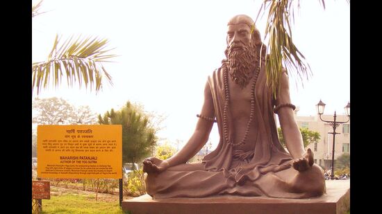 Statue of Patanjali at Patanjali Yogpeeth, Haridwar, Uttarakhand. (Alok Prasad via Wikimedia Commons)