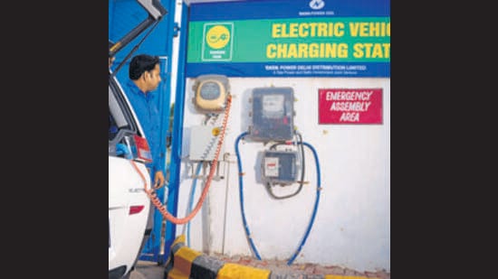 Maharashtra State Electricity Distribution Company Limited (MSEDCL) has proposed setting up as many as 2,375 electric vehicle (EV) charging stations across the state by 2025. (HT FILE PHOTO)