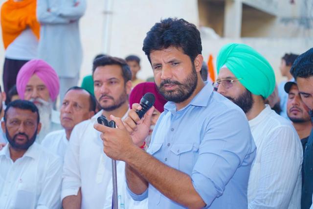Punjab Congress president Amarinder Singh Raja Warring addressing a gathering in Sangrur on Tuesday. (HT Photo) Punjab Congress president Amarinder Singh Raja Warring addressing a gathering in Sangrur on Tuesday. (HT Photo)