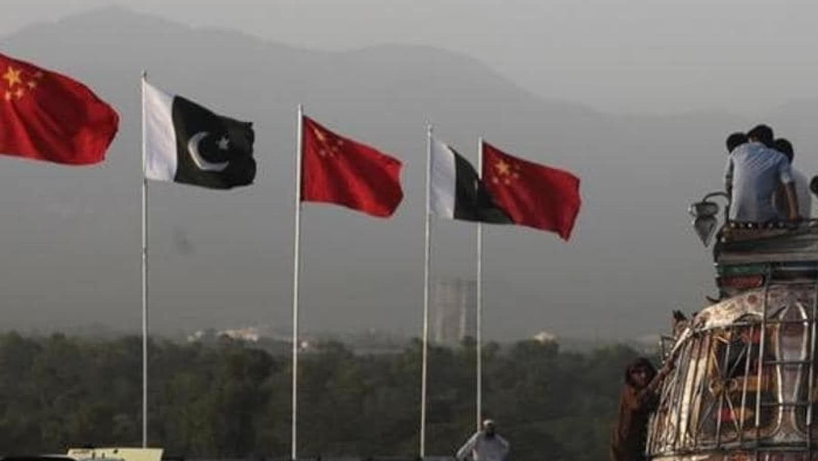 Le banche cinesi daranno al Pakistan 2,3 miliardi di dollari “entro pochi giorni” per aiutare l’economia