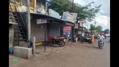 Villagers kept the market shut in Mhaishal, Sangli on Wednesday. (UDAY DEOLEKAR/HT PHOTO) Villagers kept the market shut in Mhaishal, Sangli on Wednesday. (UDAY DEOLEKAR/HT PHOTO)