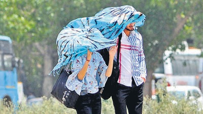 Residents using a dupatta to shield themselves from the scorching sun in Sector 34, Chandigarh. Compared to 31.5°C on Tuesday, the day temperature jumped to 34.9°C on Wednesday. (Ravi Kumar/HT)