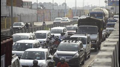 Traffic jam on the Delhi Meerut Expressway in Ghaziabad on Wednesday. (Sakib Ali/HT photo) Traffic jam on the Delhi Meerut Expressway in Ghaziabad on Wednesday. (Sakib Ali/HT photo)
