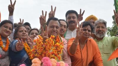 BJP’s Krishan Lal Lamba and his supporters celebrating his win in the Kalka municipal council elections. (Sant Arora/HT)