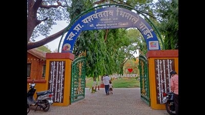 Since March this year, residents have been holding protests against former BJP corporator Shrinath Bhimale who named the Pune Mahanagar Palika Udyan, located near the Gool Poonawalla Garden, after his father, the late Yashwantrao Bhimale. (HT FILE PHOTO)