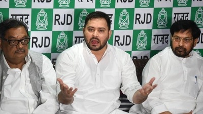 In Bihar, Tejashwi Yadav leads march against 'Agnipath', demands rollback (HT_PRINT) In Bihar, Tejashwi Yadav leads march against 'Agnipath', demands rollback (HT_PRINT)