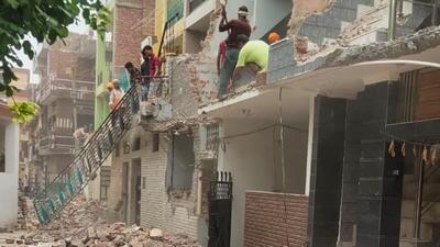 Illegal structures constructed by CHB allottees being taken down in Dadumajra Colony, Chandigarh. (HT Photo)
