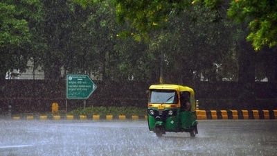 Delhi recorded a minimum of 24.3°C, four degrees below normal and lower than Tuesday’s minimum of 24.9°C. (HT_PRINT) Delhi recorded a minimum of 24.3°C, four degrees below normal and lower than Tuesday’s minimum of 24.9°C. (HT_PRINT)