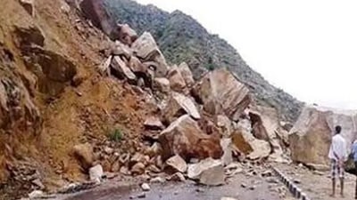 Jammu-Srinagar National Highway, Mughal road blocked for traffic due to landslides&nbsp; (Twitter/YashinMalik13)