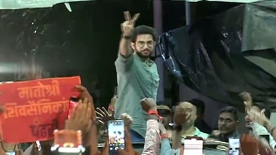 Maharashtra minister and Shiv Sena leader Aaditya Thackeray shows victory sign on reaching 'Matoshree' in Mumbai. (ANI) Maharashtra minister and Shiv Sena leader Aaditya Thackeray shows victory sign on reaching 'Matoshree' in Mumbai. (ANI)
