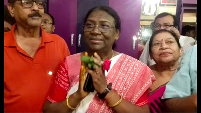 BJP’s presidential election candidate Droupadi Murmu, greets well wishers who called on her at Raigangpur in Odisha, on Wednesday. (AP) BJP’s presidential election candidate Droupadi Murmu, greets well wishers who called on her at Raigangpur in Odisha, on Wednesday. (AP)