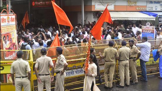 Shiv Sena workers rallying in support of chief minister Uddhav Thackarey on Tuesday. (HT PHOTO)