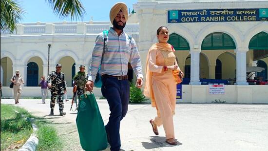 About 15.7 lakh registered voters are set to seal the fate of 16 candidates contesting the high-stakes Sangrur Lok Sabha byelection on Thursday. (HT Photo) About 15.7 lakh registered voters are set to seal the fate of 16 candidates contesting the high-stakes Sangrur Lok Sabha byelection on Thursday. (HT Photo)