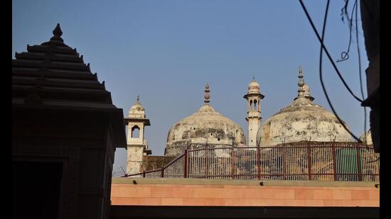 This picture taken on May 19, 2022 shows a view of the Gyanvapi Mosque after its survey by a commission in Varanasi. (Photo by Sanjay KANOJIA / AFP) (AFP)