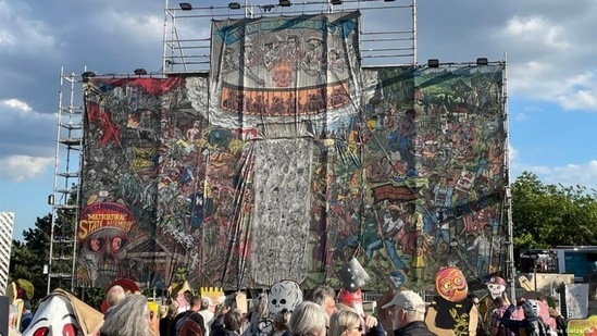 A large mural banner at Documenta has been deemed to contain antisemitic images(Sabine Oelze/DW )