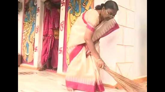 NDA’s President-nominee Draupadi Murmu in Odisha on Wednesday. (HT Photo) NDA’s President-nominee Draupadi Murmu in Odisha on Wednesday. (HT Photo)