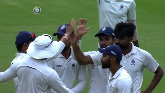 MUM vs MP Highlights Ranji Trophy Final 2022: Anubhav Agarwal celebrates after picking a wicket MUM vs MP Highlights Ranji Trophy Final 2022: Anubhav Agarwal celebrates after picking a wicket