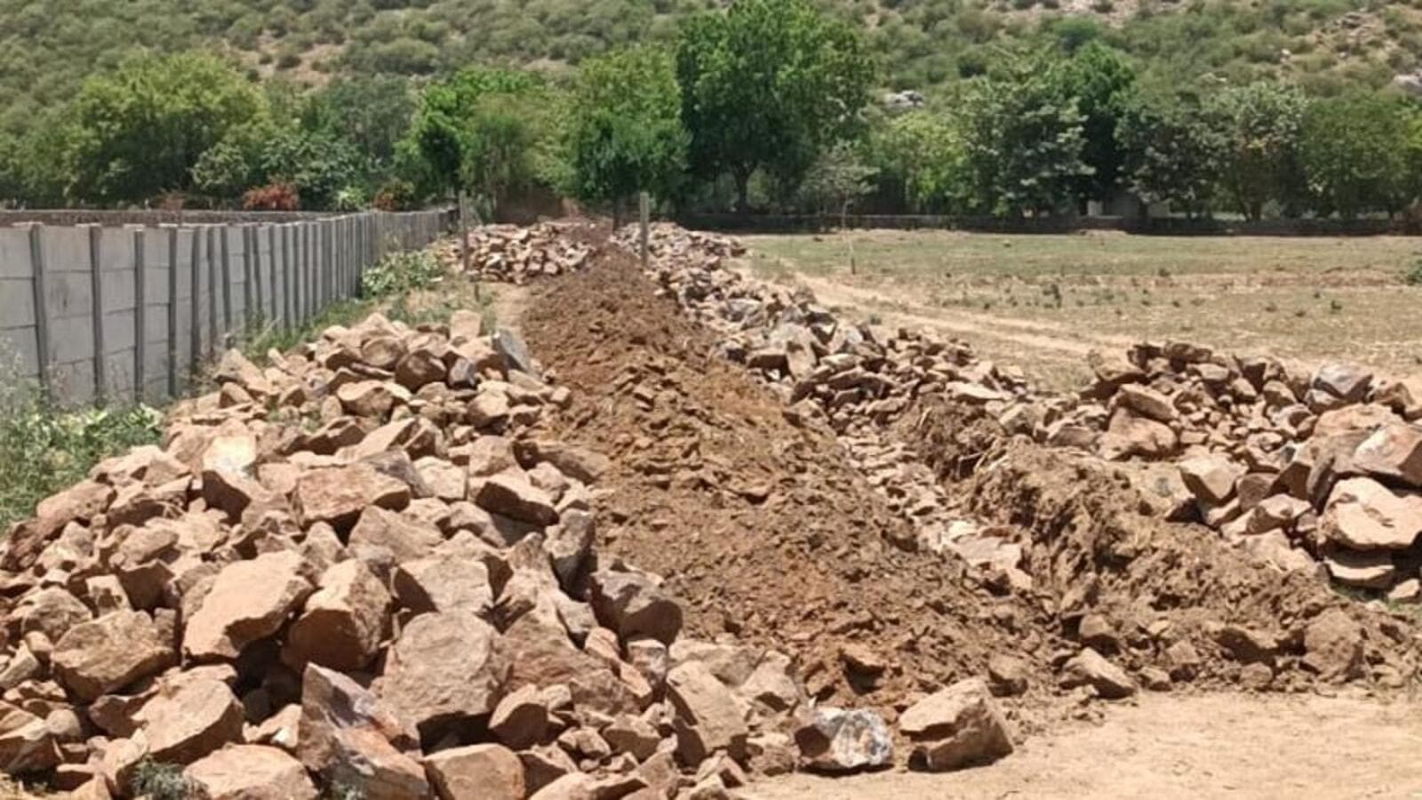 400 metric tonnes of stones quarried from the Aravallis