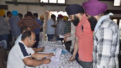 The PSPCL officials and industrialists at the camp in Ludhiana. (Harvinder Singh/HT)