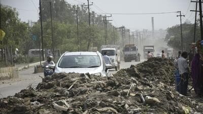 Ghaziabad, India - June 23, 2022: Garbage dumped along the Loha Mandi Road, in Ghaziabad, India, on Thursday, June 23, 2022. (Photo by Sakib Ali /Hindustan Times) Ghaziabad, India - June 23, 2022: Garbage dumped along the Loha Mandi Road, in Ghaziabad, India, on Thursday, June 23, 2022. (Photo by Sakib Ali /Hindustan Times)