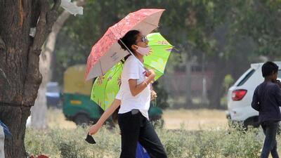 Girls taking cover under umbrellas in Sector 34, Chandigarh, on a sunny Thursday. Amid the dry spell in the city, the maximum temperature went up from 34.9°C on Wednesday to 36.7°C on Thursday. (Ravi Kumar/HT) Girls taking cover under umbrellas in Sector 34, Chandigarh, on a sunny Thursday. Amid the dry spell in the city, the maximum temperature went up from 34.9°C on Wednesday to 36.7°C on Thursday. (Ravi Kumar/HT)