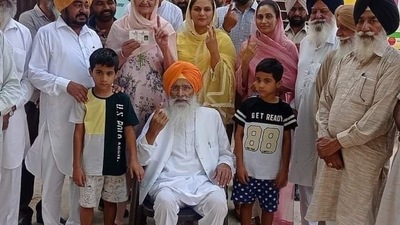 Senior leaders of Shiromani Akali Dal (sanyukt ) Sukhdev Singh Dhindsa and Parminder Singh Dhindsa with their family members after voting at native village Ubhawal. Senior leaders of Shiromani Akali Dal (sanyukt ) Sukhdev Singh Dhindsa and Parminder Singh Dhindsa with their family members after voting at native village Ubhawal.