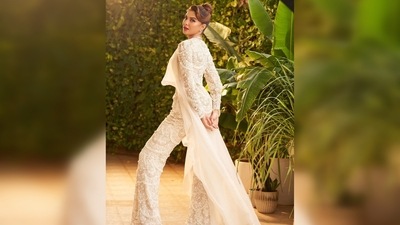 Jacqueline Fernandez accessorised her look with a white and pink necklace and small diamond studs. (Instagram/@jacquelinef123) Jacqueline Fernandez accessorised her look with a white and pink necklace and small diamond studs. (Instagram/@jacquelinef123)