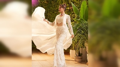 Holding an elongated pose with hands on the cape and one leg put forward, Jacqueline Fernandez posed for the camera. (Instagram/@jacquelinef123) Holding an elongated pose with hands on the cape and one leg put forward, Jacqueline Fernandez posed for the camera. (Instagram/@jacquelinef123)
