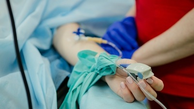 Irregular Heartbeat and Blood Pressure: Studies suggest that green tea may cause irregular heartbeat. Though there are not many studies to back the claim but it is still suggested to avoid green tea if you suffer from any heart diseases. (Unsplash)