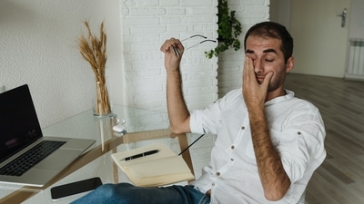 Want to prevent or reduce digital eye strain? Try these 4 tricks (Arina Krasnikova) Want to prevent or reduce digital eye strain? Try these 4 tricks (Arina Krasnikova)