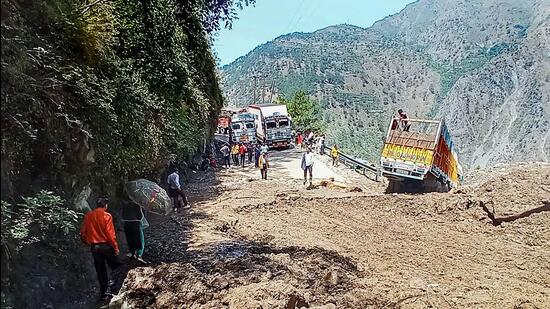 The flash floods triggered by heavy rainfall had reminded people of the floods of 2014 that had left most parts in Kashmir, especially Srinagar city marooned in flood water. (PTI)