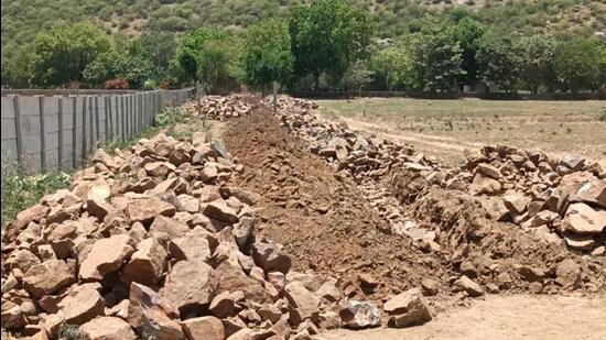 Officials from the mining department said they found large quantities of stones lying on the foothills of Gairatpur Baas Pandala village in Badshahpur during a raid on June 15. (Sourced) Officials from the mining department said they found large quantities of stones lying on the foothills of Gairatpur Baas Pandala village in Badshahpur during a raid on June 15. (Sourced)