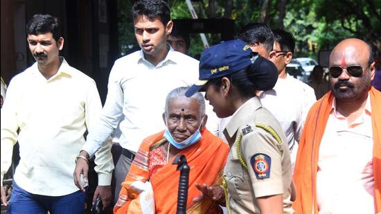 Shiv Sena supporter Chandrabhaga Shinde leaves Matoshree at Bandra on Thursday (VIjay Bate)